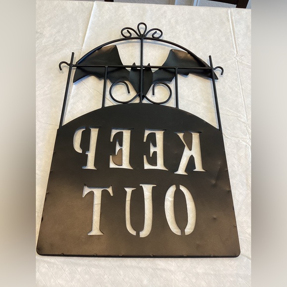 Metal 👻 KEEP OUT Sign - Picture 5 of 5